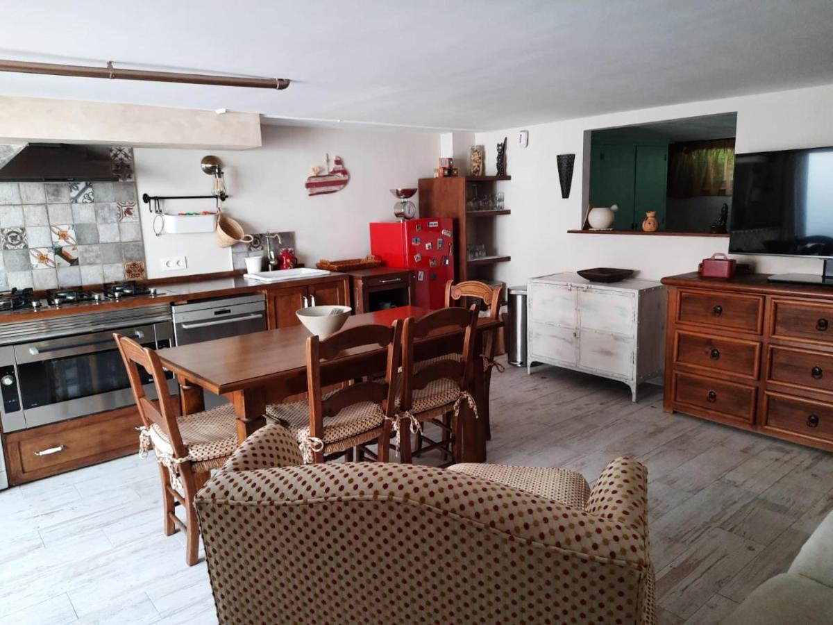 Un Apartamento Vacacional Con Detalles De Un Hogar Mairena del Aljarafe Esterno foto