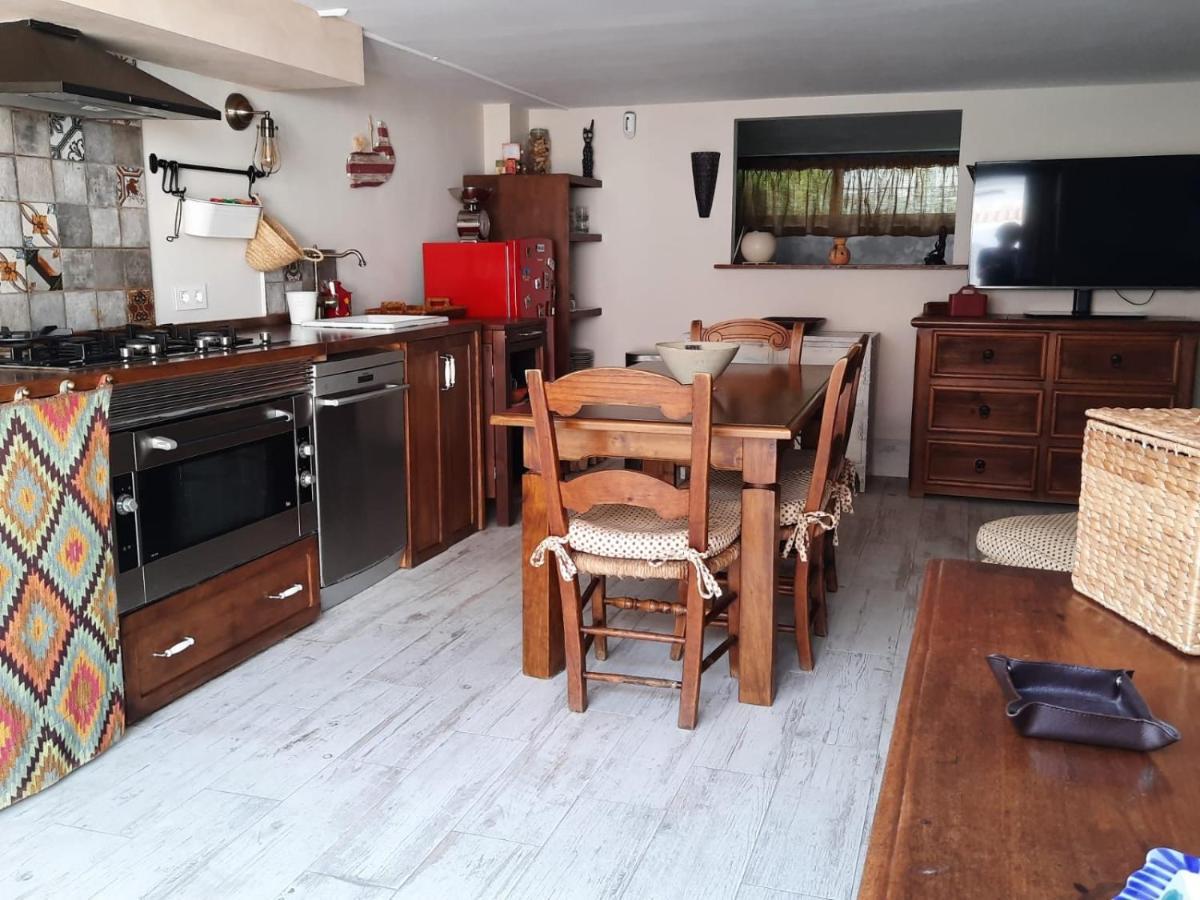 Un Apartamento Vacacional Con Detalles De Un Hogar Mairena del Aljarafe Esterno foto