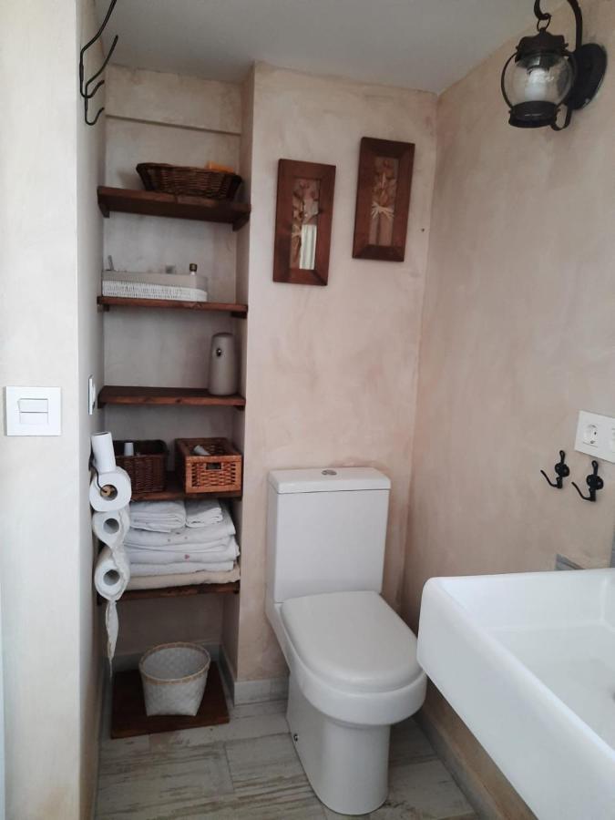 Un Apartamento Vacacional Con Detalles De Un Hogar Mairena del Aljarafe Esterno foto