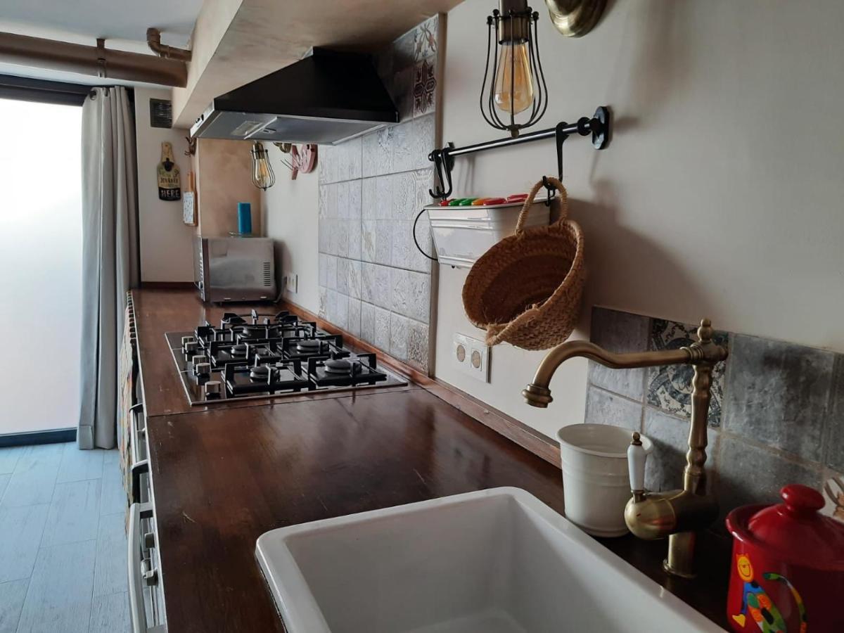 Un Apartamento Vacacional Con Detalles De Un Hogar Mairena del Aljarafe Esterno foto