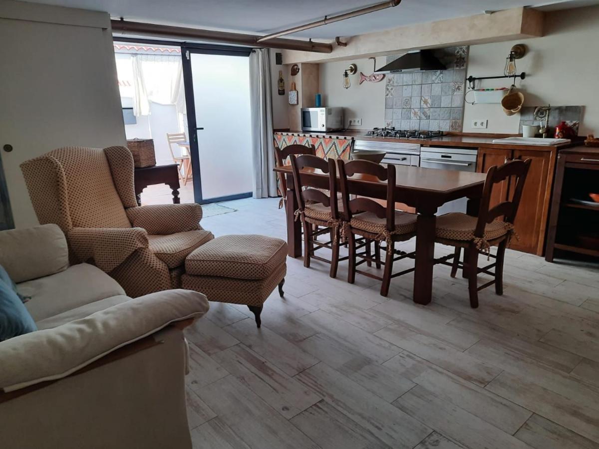 Un Apartamento Vacacional Con Detalles De Un Hogar Mairena del Aljarafe Esterno foto